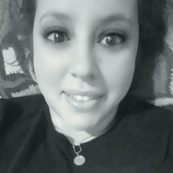 Profile Picture of Bianca Pitts (@bipitts) on Poshmark