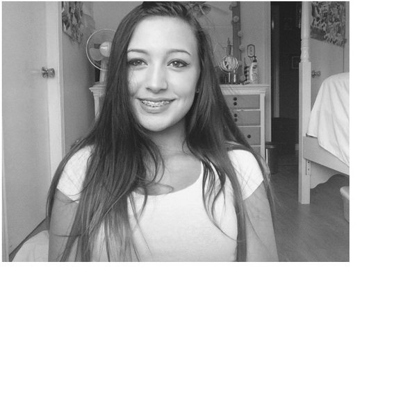 Tyla Sheahan - Poshmark Profile Picture of Tyla Sheahan (@tylaasheahann) on Poshmark