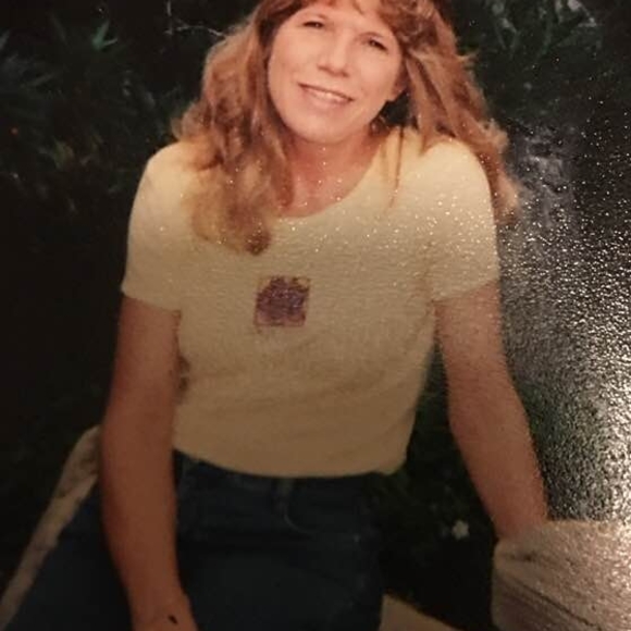 Profile Picture of Linda Fiasconaro (@ljdavis62) on Poshmark