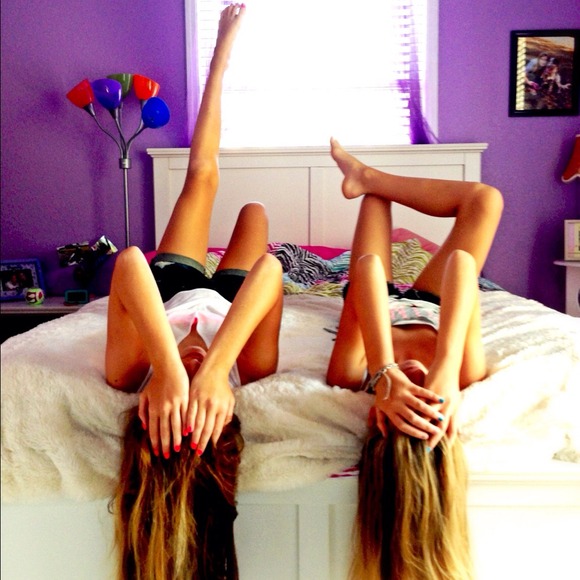 Profile Picture of Alexis Broderick (@rockinalexis) on Poshmark