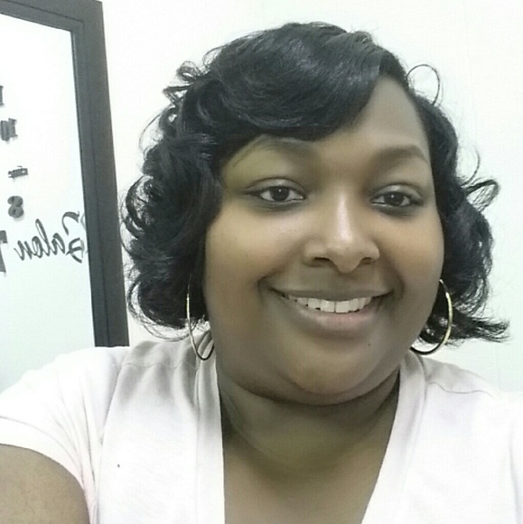 Profile Picture of Walidah Robinson (@walidah02) on Poshmark
