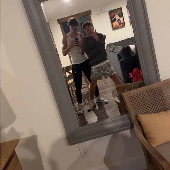 Profile Picture of Garrett Warrell (@garrettwarrell5) on Poshmark