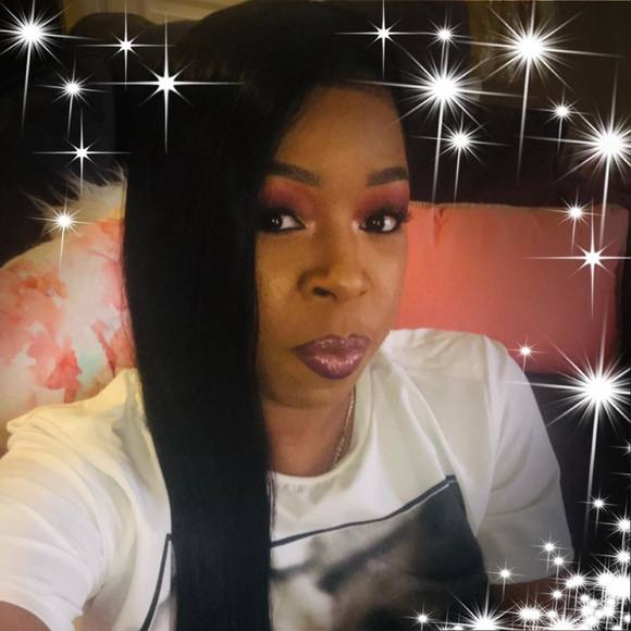 Profile Picture of Roshanda Guidry (@roshandaguidry) on Poshmark