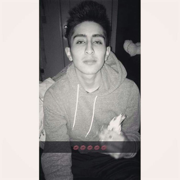 Profile Picture of Roberto Coronel (@coronelr) on Poshmark
