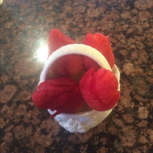 Profile Picture of Nahid Farahbod (@nahidf) on Poshmark