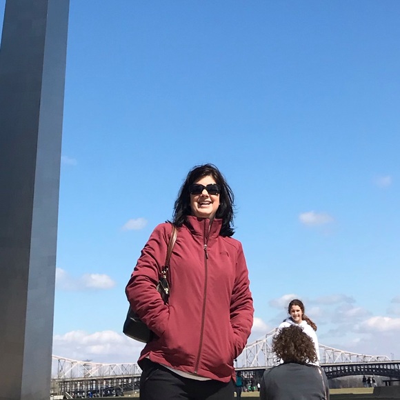 Profile Picture of Lisa Grone (@lgrone) on Poshmark