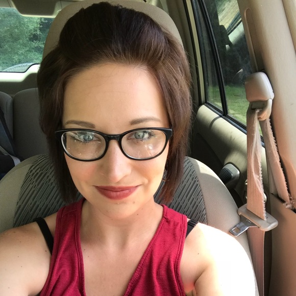 Profile Picture of Hannah Haggart (@hannah_haggart) on Poshmark