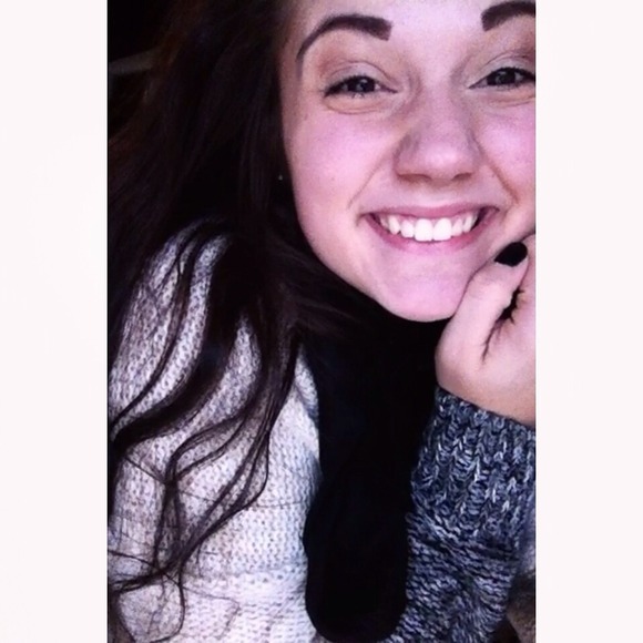 Profile Picture of Halie Neidermann (@halieneidermann) on Poshmark