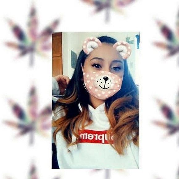 Profile Picture of Isis Hoogs (@isis14hoogs) on Poshmark
