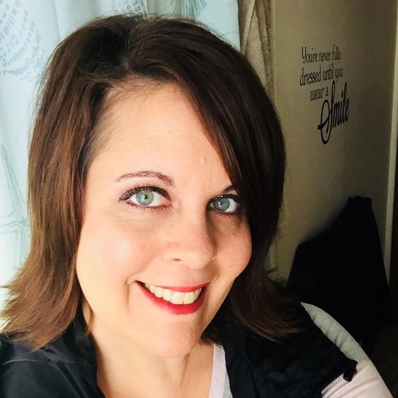 Profile Picture of Jodi Manger (@jmmanger) on Poshmark