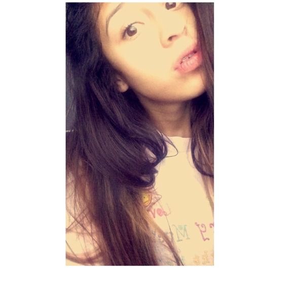 Profile Picture of Paula Cuellar (@paulaa00) on Poshmark