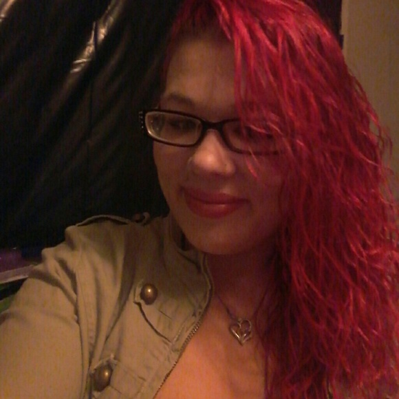 Samantha Hinchman - Poshmark Profile Picture of Samantha Hinchman (@sammi19870214) on Poshmark