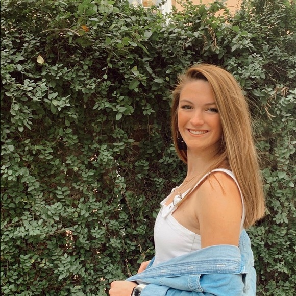 Profile Picture of Mya Hickman (@myamarie16) on Poshmark