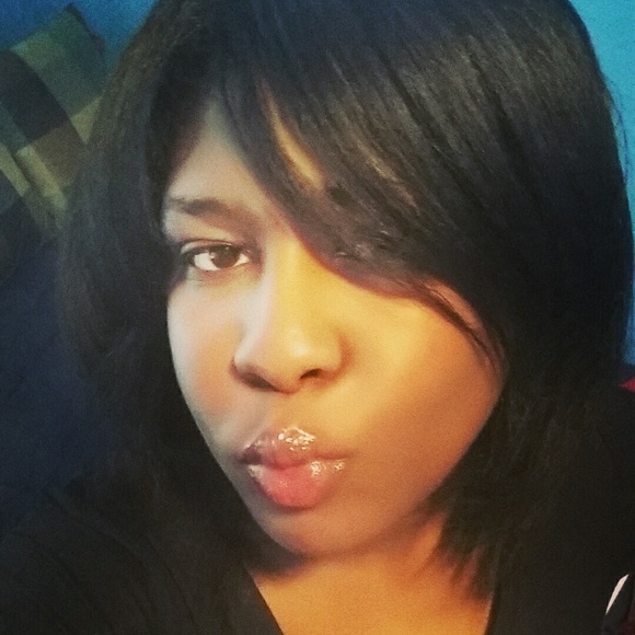 Profile Picture of Tamesha Privott (@meme3210) on Poshmark