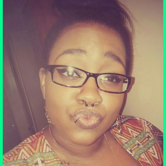 Profile Picture of Khadijah Scott (@pinkyy143) on Poshmark