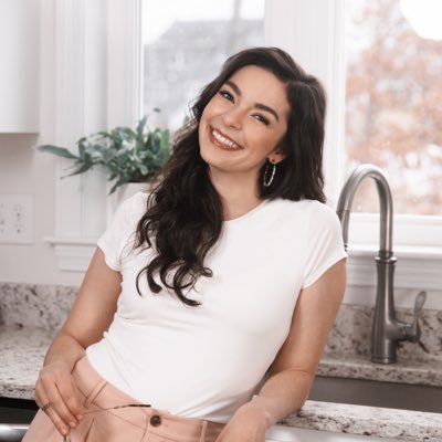 Profile Picture of The Balanced Nutritionist (@JamieNadeauRD) on Twitter