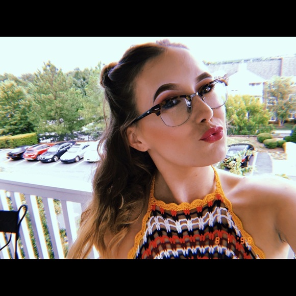 Profile Picture of Brianna Vestal (@bvestal10) on Poshmark