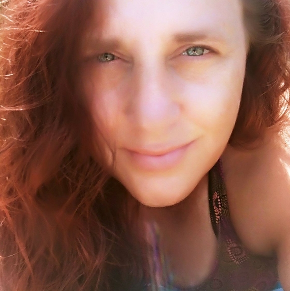 Profile Picture of Dawn Reid (@dawn_reid) on Poshmark