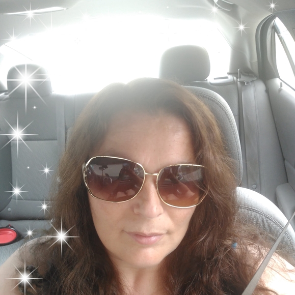 Profile Picture of Justine Wahlers (@justinewahlers) on Poshmark