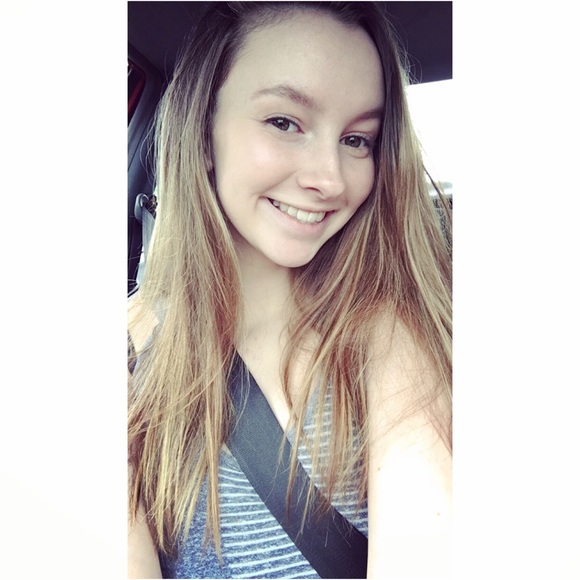 Profile Picture of Kiera Golly (@kgolly99) on Poshmark