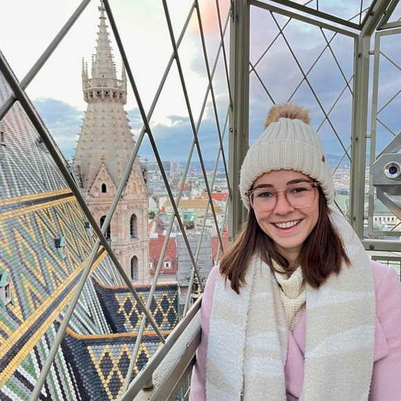 Profile Picture of Caroline Boyd (@carolineboyd3) on Poshmark