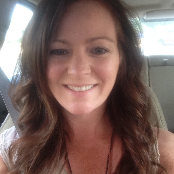 Profile Picture of Celeste Cacia (@celestecacia) on Poshmark