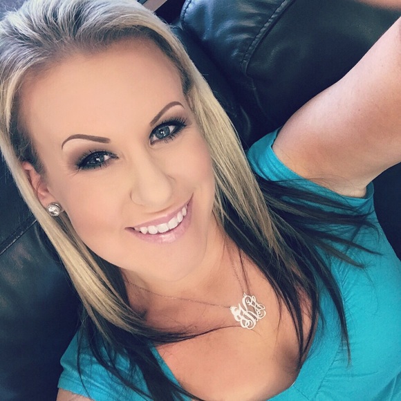 Profile Picture of Jennifer Korbisch (@jenniferhopee88) on Poshmark