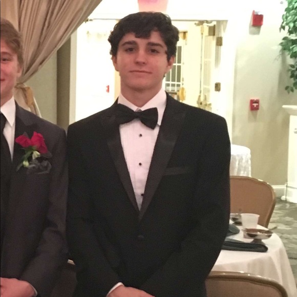 Profile Picture of Sean Prior (@seanjprior41) on Poshmark