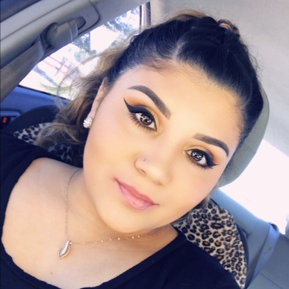 Julianna Tafoya - Poshmark Profile Picture of Julianna Tafoya (@sofia719) on Poshmark