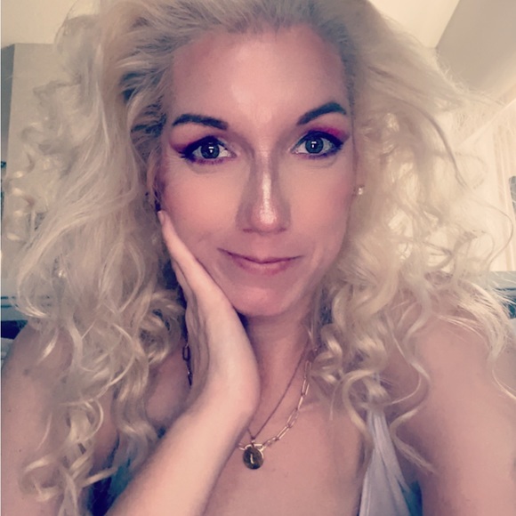 Profile Picture of Janalee Jones (@janalee_jones) on Poshmark