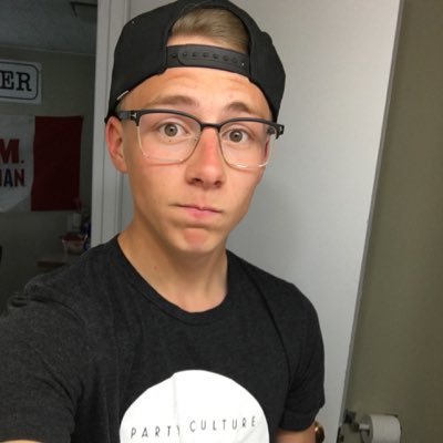 Profile Picture of Sam Schellenberg (@Sche11enburger) on Twitter