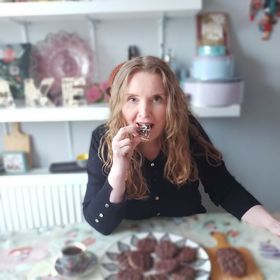 Profile Picture of Caroline's Easy Baking Lessons (@carolineordukaya) on Pinterest