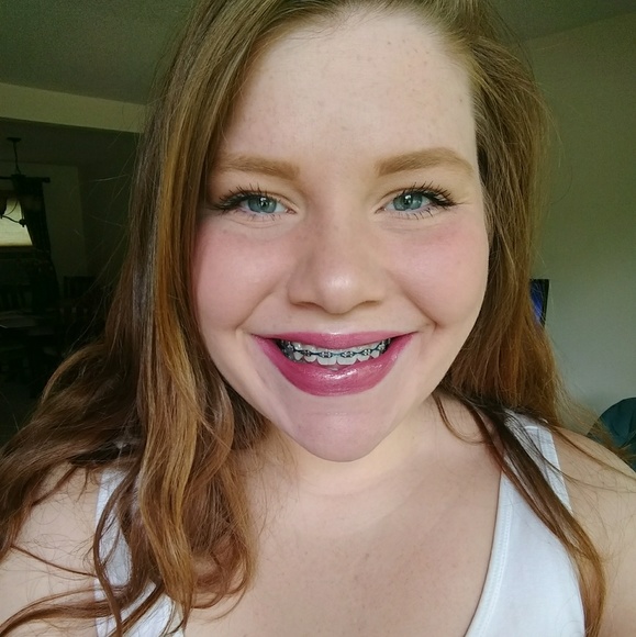 Profile Picture of Allyson Lammers (@ajlammers3) on Poshmark