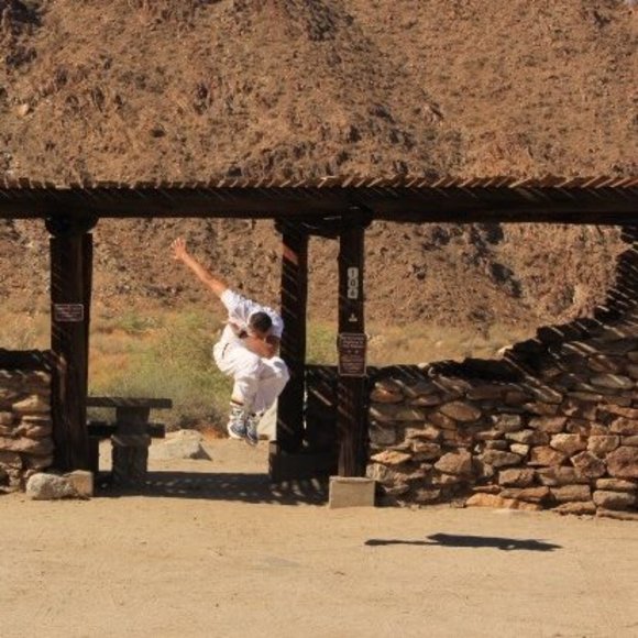 Profile Picture of Gen Li (@reaganlee1989) on Poshmark