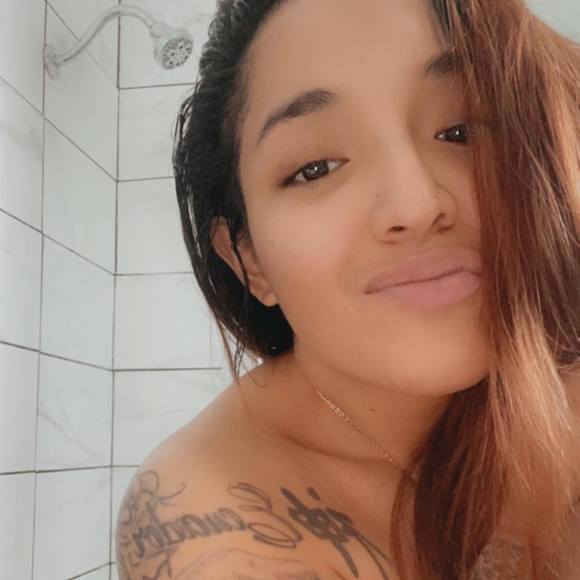 Profile Picture of Genesis Aguirre (@genesisaguir432) on Poshmark