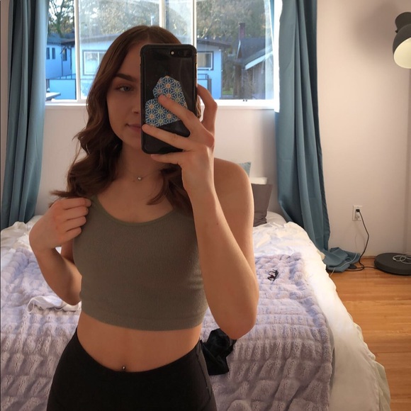 Profile Picture of Saelle Gallien (@saellegallien) on Poshmark