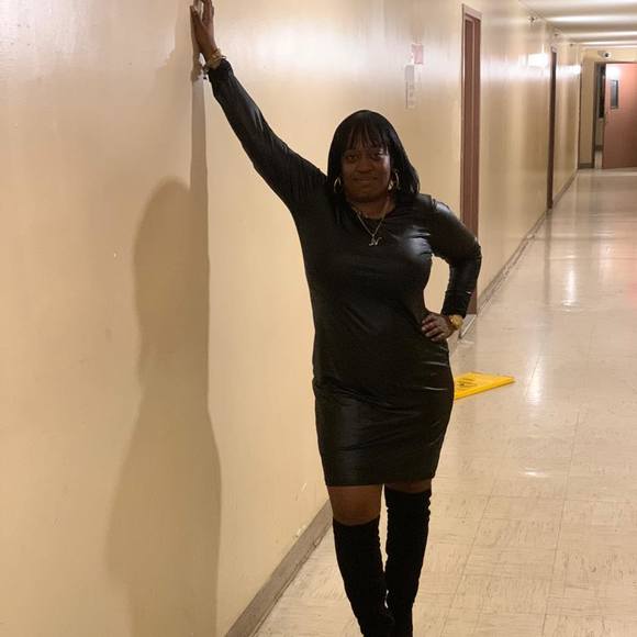 Profile Picture of Claudia Clark (@star152) on Poshmark