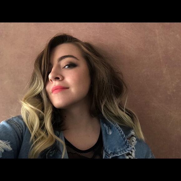 Profile Picture of Jenna Watson (@jennwtsn) on Poshmark