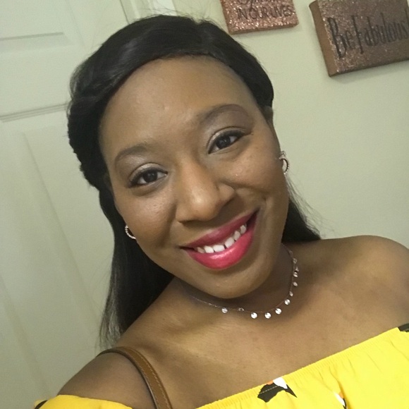 Profile Picture of Candice Clayton (@cancath18) on Poshmark
