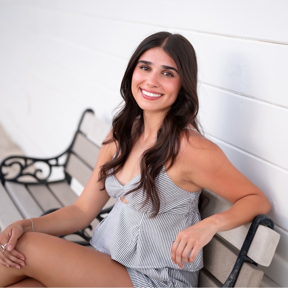 Profile Picture of Jozlyn Vandermeulen (@jozraquel) on Poshmark