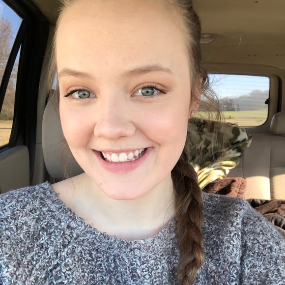 Profile Picture of Addison Hayworth (@addisonerin) on Poshmark