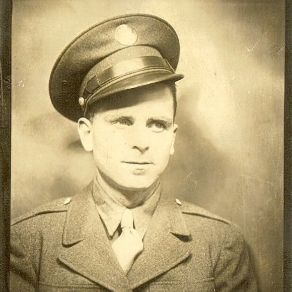 Profile Picture of Charles Webb (@charleswebb816) on Poshmark