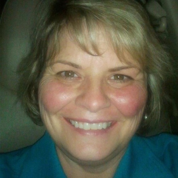 Profile Picture of Carolyn Tedford (@carolyntedford) on Poshmark