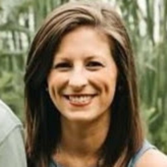 Profile Picture of Hope Maxwell (@hsmaxwell14) on Poshmark