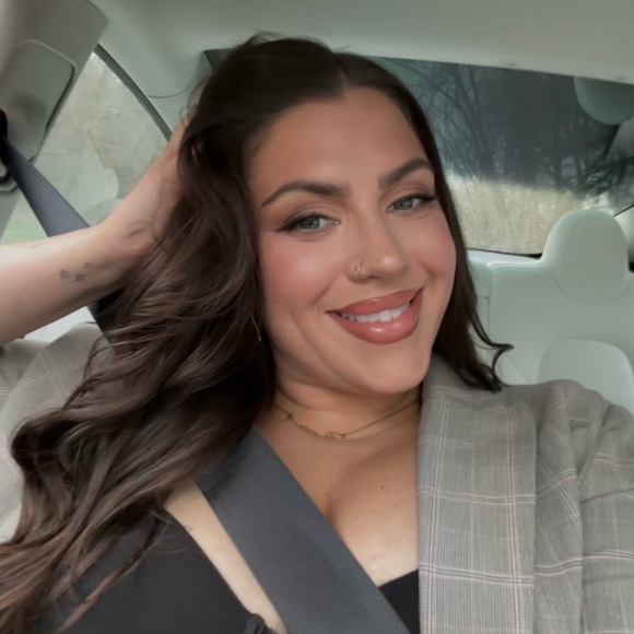 Profile Picture of Brittany Golabek (@brittanygolabek) on Poshmark