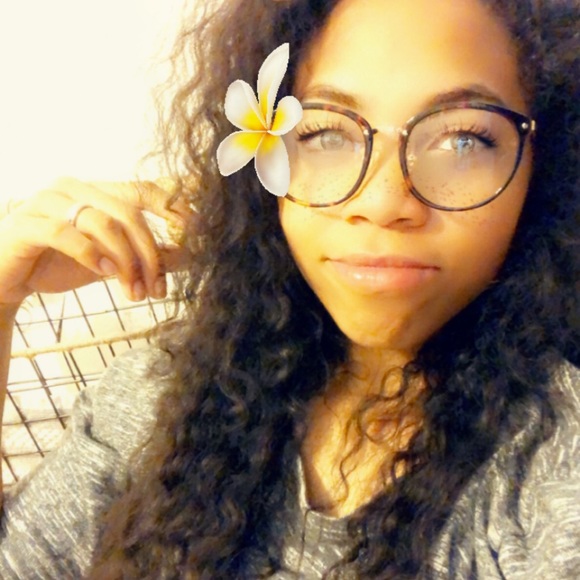 Profile Picture of Leah Dowd (@leahdowd) on Poshmark