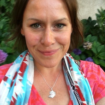 Profile Picture of Nicky Lowe (@Nickyloweyoga) on Twitter