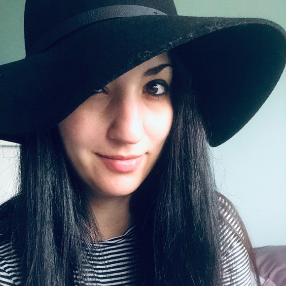 Golshad Namvar - Poshmark Profile Picture of Golshad Namvar (@gns) on Poshmark