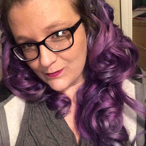 Profile Picture of Kelly Folts (@kfolts86) on Poshmark