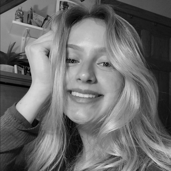 Profile Picture of Natalie Peruski (@natalieperuski) on Poshmark